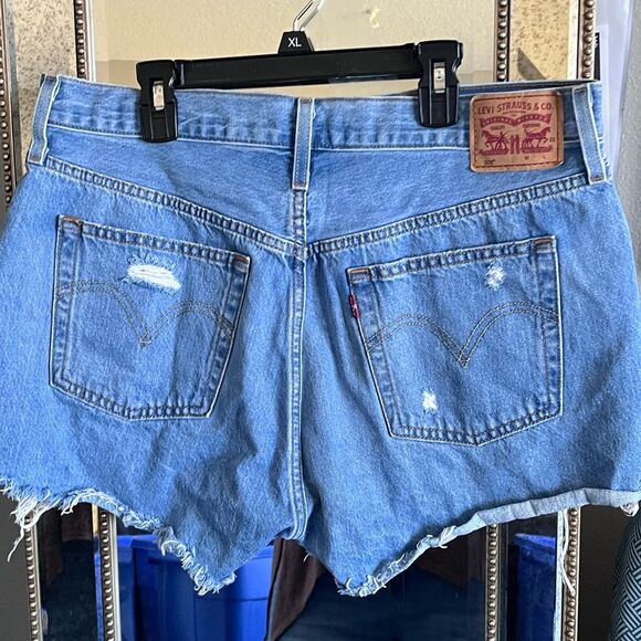 Ladies Levis 501 denim cutoff shorts size 32W - Picture 5 of 8